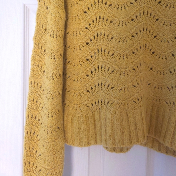 Yellow-Green American Eagle Knit Sweater - Picture 3 of 3